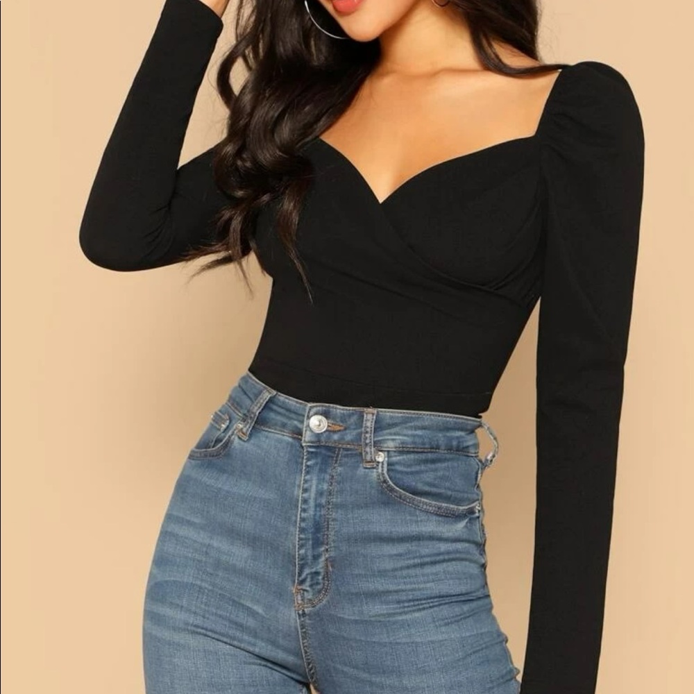 Form-fitting sweetheart neck zip-up top
